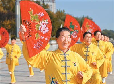 天氣轉(zhuǎn)寒，老年人該如何養(yǎng)生防病？（健康驛站）