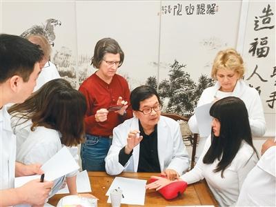 行于醫途  守于本心（僑界關注）