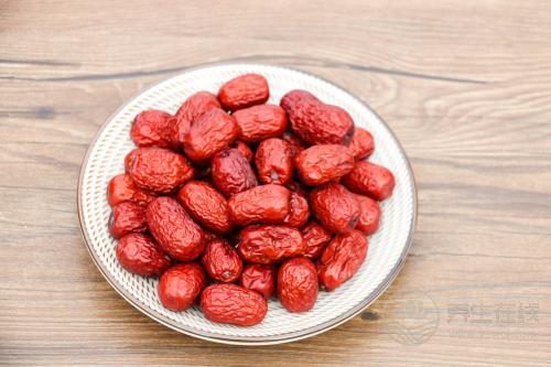 棗不能和這些食物一起吃 紅棗+海蟹容易患寒熱病