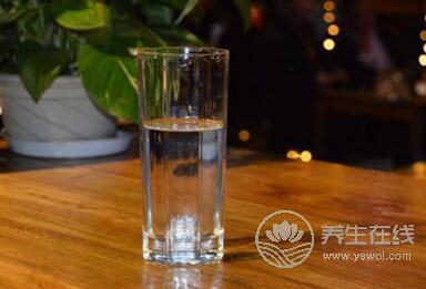 早上一杯水怎么喝最健康? 早上一杯水怎么喝最健康?