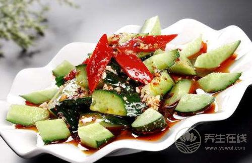 這些食物含有致癌物“亞硝酸鹽”，能不吃就不吃