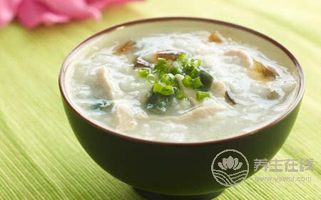 肌膚暗沉老得快，養(yǎng)顏必吃2款補(bǔ)血粥