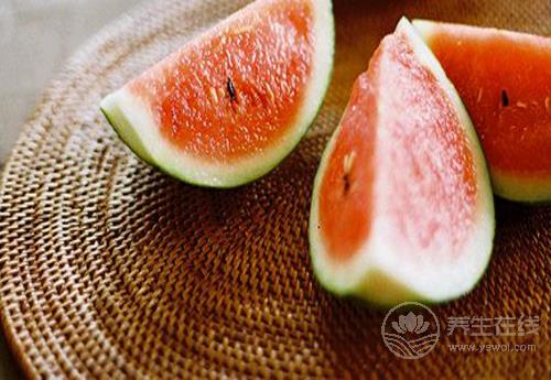 夏天經(jīng)常口臭？不妨多吃這些水果，讓你保持口氣清新