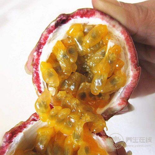緩解便秘,百香果汁加點蜂蜜,讓你如廁更順暢 緩解便秘,百香果汁加點蜂蜜,讓你如廁更順暢