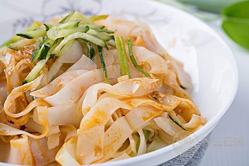 喝酒時不能吃這4樣食物，很多人都不知道