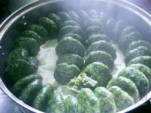 在家自制艾蒿糍粑，一家四口入院搶救！