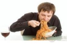 吃飯別太快，太快容易發(fā)胖還對身體不好