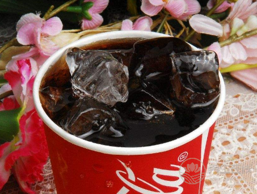 這4種食物，是殘忍的“衰老加速器”，每吃一口都在催你老!