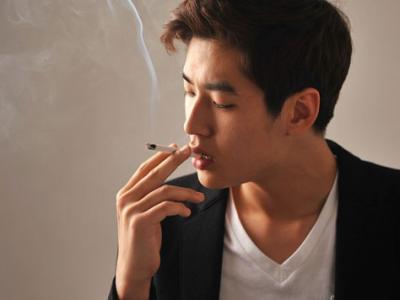 長(zhǎng)期抽煙會(huì)導(dǎo)致一個(gè)人的膚色變黑嗎