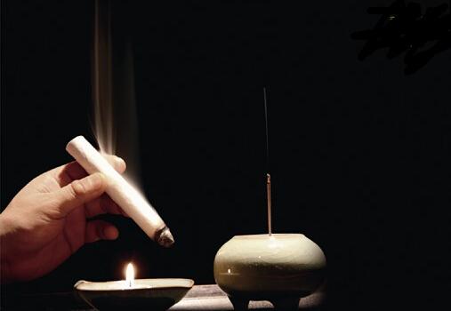 天氣發(fā)陰的時(shí)候身體是否適合艾灸-易網(wǎng)健康<a href=http://m.aoa7937.com/jkys/ target=_blank class=infotextkey>養(yǎng)生</a>網(wǎng) 天氣發(fā)陰的時(shí)候身體是否適合艾灸