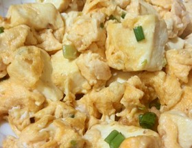 雞蛋炒干豆腐的營養(yǎng)價值以及它的做法-易網健康<a href=http://m.aoa7937.com/jkys/ target=_blank class=infotextkey>養(yǎng)生</a>網 雞蛋炒干豆腐的營養(yǎng)價值以及它的做法