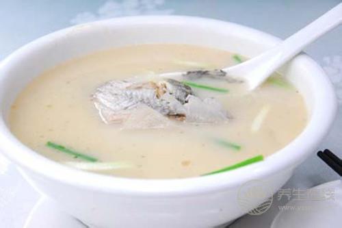 鯽魚湯有哪些簡單的做法 鯽魚湯的簡易做法-易網<a href=http://m.aoa7937.com/ target=_blank class=infotextkey>健康養生</a>網 鯽魚湯有哪些簡單的做法 鯽魚湯的簡易做法