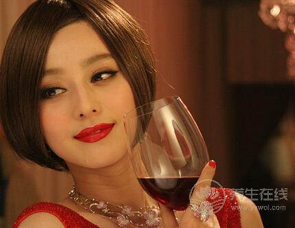 你想在品酒的同時(shí)，讓你肌膚變得更紅潤(rùn)么?
