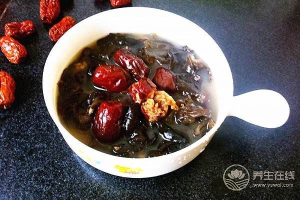 黑木耳紅棗湯 養顏又祛斑-易網健康<a href=http://m.aoa7937.com/jkys/ target=_blank class=infotextkey>養生</a>網 黑木耳紅棗湯 養顏又祛斑