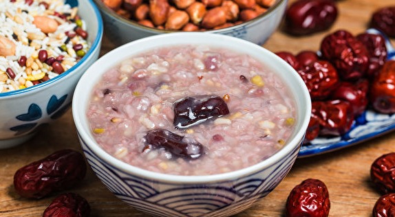 四季食療養(yǎng)生之粥的喝法！中醫(yī)教你喝粥的最佳時辰