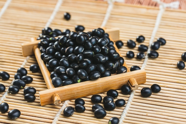 醋泡黑豆一般什么時(shí)間吃效果好 醋泡黑豆能補(bǔ)腎嗎