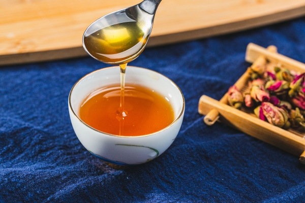 體內濕氣重可以喝蜂蜜水嗎 喝蜂蜜水會產生濕氣嗎-易網<a href=http://m.aoa7937.com/ target=_blank class=infotextkey>健康養生</a>網 體內濕氣重可以喝蜂蜜水嗎 喝蜂蜜水會產生濕氣嗎