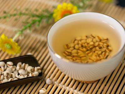吃香蕉會(huì)加重濕氣嗎 濕氣重的人怎么排濕喝什么茶