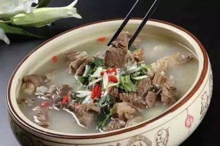 腎虛的表現(xiàn)分為兩種，不同類型的腎虛吃什么食物能補？