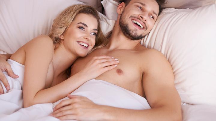 速戰速決式性愛的男女 6種新鮮性姿勢