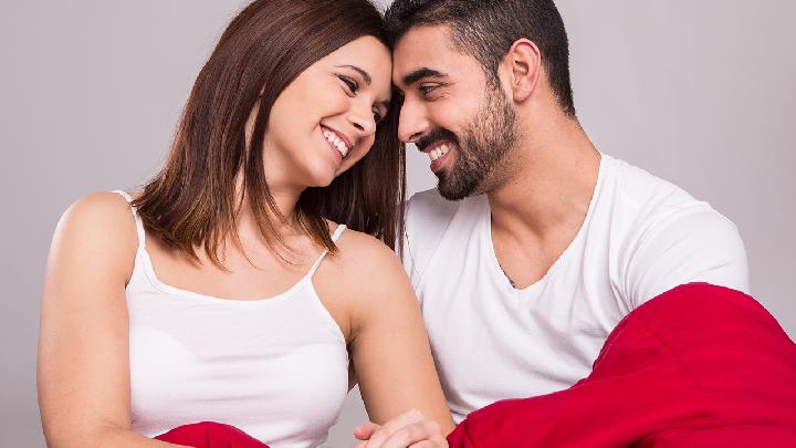 女人怎樣正確表達(dá)感情 如何讓心儀男生主動(dòng)約你-易網(wǎng)健康養(yǎng)生網(wǎng) 女人怎樣正確表達(dá)感情 如何讓心儀男生主動(dòng)約你