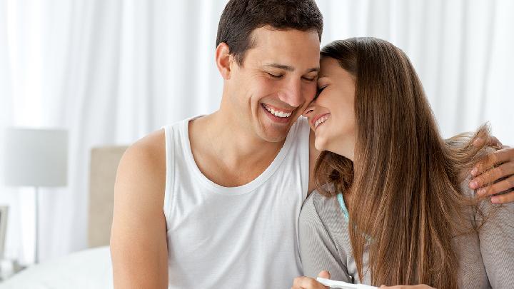 女人要的安全感是什么 愛她就要做這5件事-易網(wǎng)健康<a href=http://m.aoa7937.com/jkys/ target=_blank class=infotextkey>養(yǎng)生</a>網(wǎng) 女人要的安全感是什么 愛她就要做這5件事