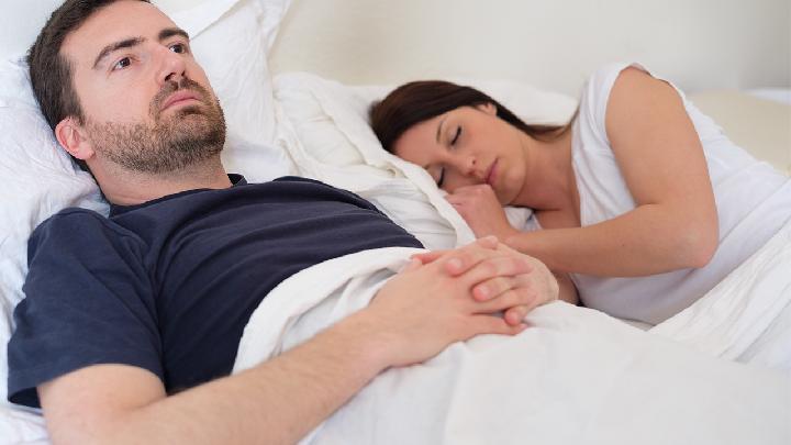 第一次性生活如何能讓女人高潮？操縱好兩手的節奏感