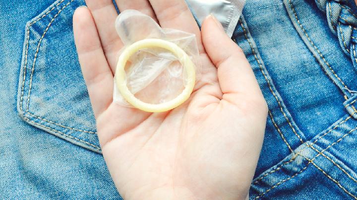 吃緊急避孕藥會缺鈣嗎 服用避孕藥后要不要喝牛奶-易網(wǎng)健康養(yǎng)生網(wǎng) 吃緊急避孕藥會缺鈣嗎 服用避孕藥后要不要喝牛奶