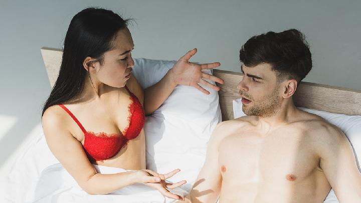 怎么暗示自己的愛慕之情?10種暗示技巧你學(xué)會了嗎-易網(wǎng)健康<a href=http://m.aoa7937.com/jkys/ target=_blank class=infotextkey>養(yǎng)生</a>網(wǎng) 怎么暗示自己的愛慕之情?10種暗示技巧你學(xué)會了嗎