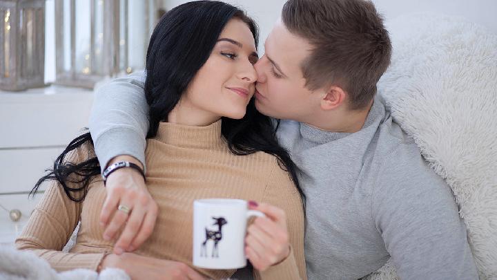 夫妻夏季性愛的注意事項有哪些 夫妻夏季必學(xué)的7個性技巧