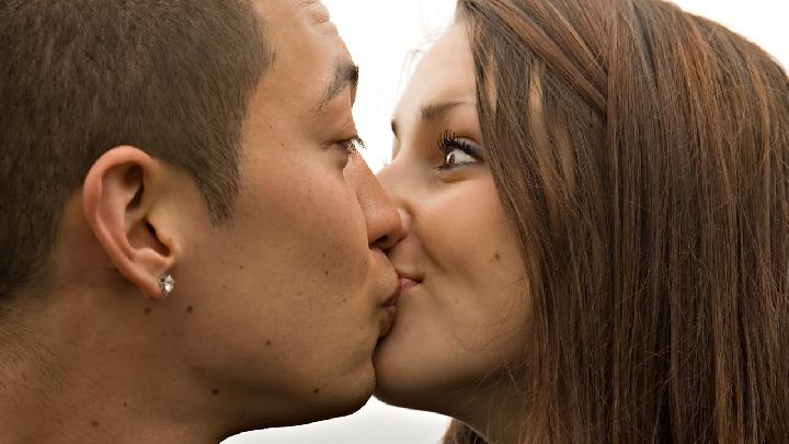 男人縱欲過(guò)度的注意事項(xiàng)分析 男人縱欲過(guò)度用四個(gè)方法輕松補(bǔ)精