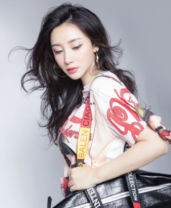 女生的標(biāo)準(zhǔn)體重表，106斤女神柳巖S身材迷倒大片宅男