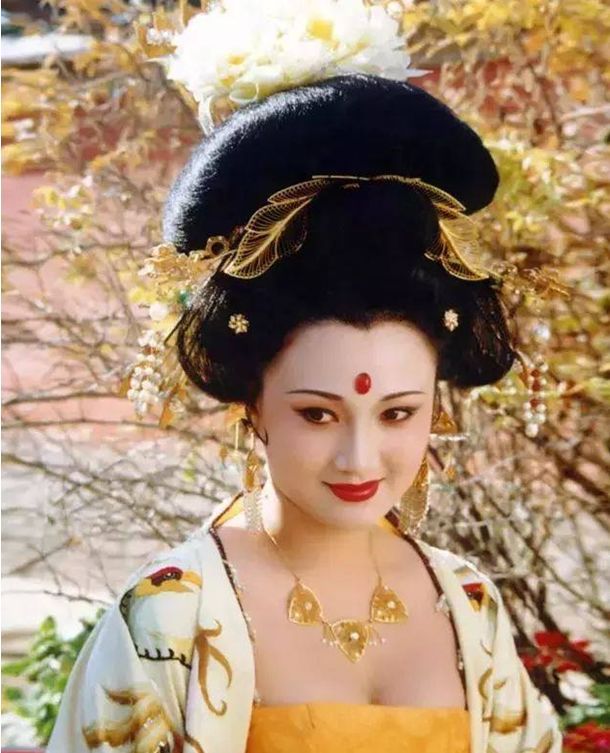 53歲的最美楊貴妃曾為戲暴增30斤，退出演藝圈的她美得讓人驚訝