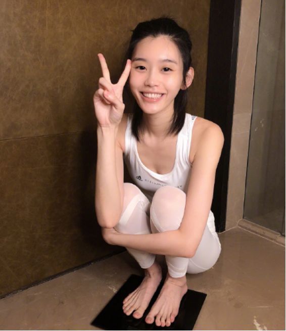 1米79的她瘋狂減肥瘦到90斤，減肥原因讓網(wǎng)友大呼心疼