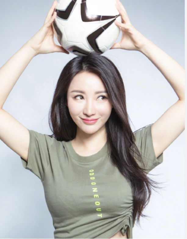 女生的標(biāo)準(zhǔn)體重表，106斤女神柳巖S身材迷倒大片宅男