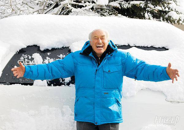 美國98歲服裝巨頭創始人，為什么他能健康事業雙豐收？