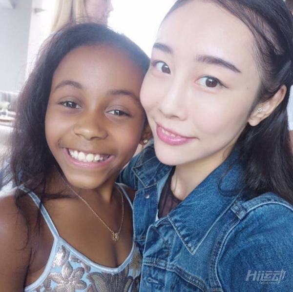 9歲蘿莉8塊腹肌！被這強(qiáng)大的身體控制力震撼到了