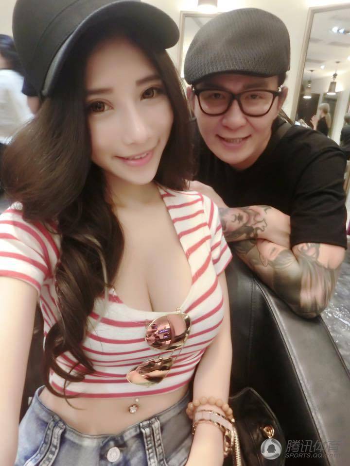 乳媚娘自曝整容隆胸 火爆身材狂吸睛