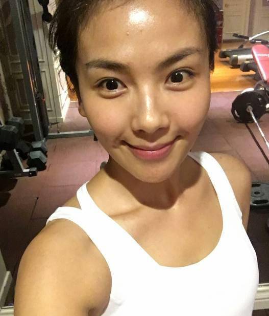 那些在健身房里揮汗如雨的女明星們