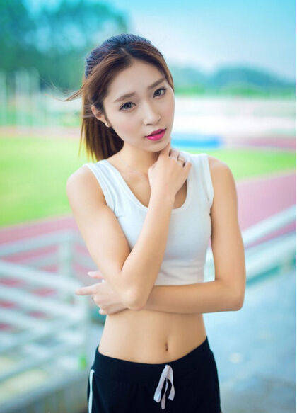 學(xué)生妹跑步寫真 清純裝扮活力滿滿
