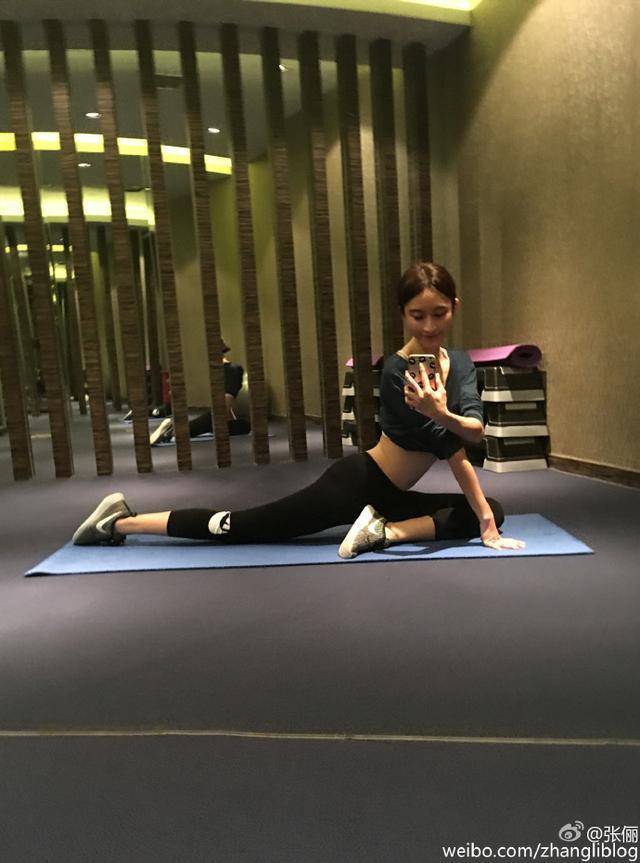 女星健身玩花樣 張儷健身房香汗淋漓