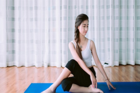 產(chǎn)婦練產(chǎn)后瑜伽減肥塑身，明星產(chǎn)后減肥實力證明