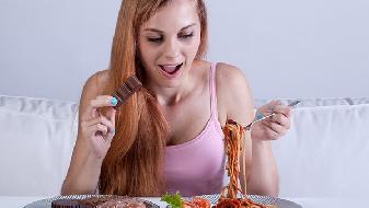 這4種食物減肥時一定不要吃-易網(wǎng)健康<a href=http://m.aoa7937.com/jkys/ target=_blank class=infotextkey>養(yǎng)生</a>網(wǎng) 這4種食物減肥時一定不要吃