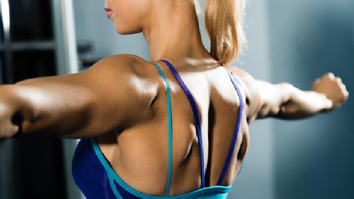 運動減肥能不能喝水?運動減肥期間怎么喝水?-易網健康<a href=http://m.aoa7937.com/jkys/ target=_blank class=infotextkey>養生</a>網 運動減肥能不能喝水?運動減肥期間怎么喝水?