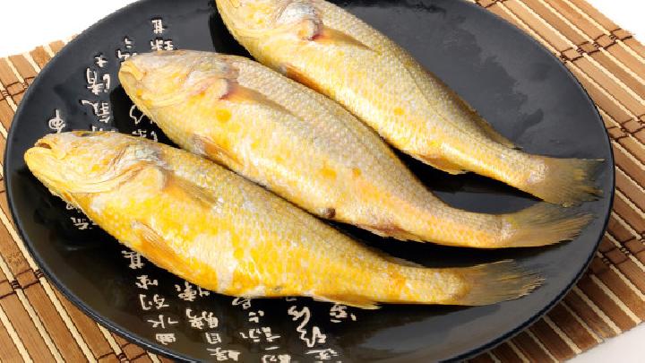 晚上吃青瓜能減肥嗎?青瓜的減肥功能有什么?-易網(wǎng)<a href=http://m.aoa7937.com/ target=_blank class=infotextkey>健康養(yǎng)生</a>網(wǎng) 晚上吃青瓜能減肥嗎?青瓜的減肥功能有什么?