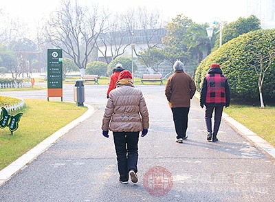 走路慢與走路快的人有啥不同 每天走多少為好