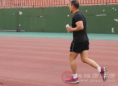 經常做俯臥撐身體會有什么變化 不妨了解下