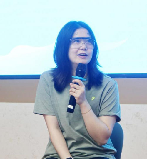 重慶眼視光周奇志教授為巴黎殘奧會冠軍肖祖賢通過全飛秒精準4.0手術成功摘鏡