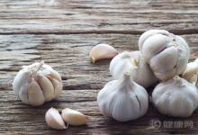 常吃大蒜 對(duì)身體有4個(gè)意想不到的好處！