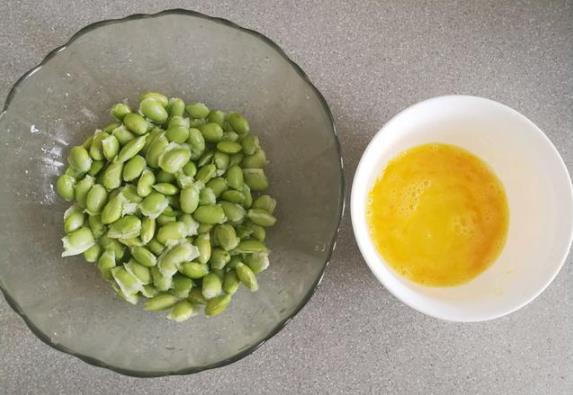 青豆蒸蛋的做法-家常味蒸菜譜-易網(wǎng)<a href=http://m.aoa7937.com/ target=_blank class=infotextkey>健康養(yǎng)生</a>網(wǎng) 青豆蒸蛋的做法-家常味蒸菜譜